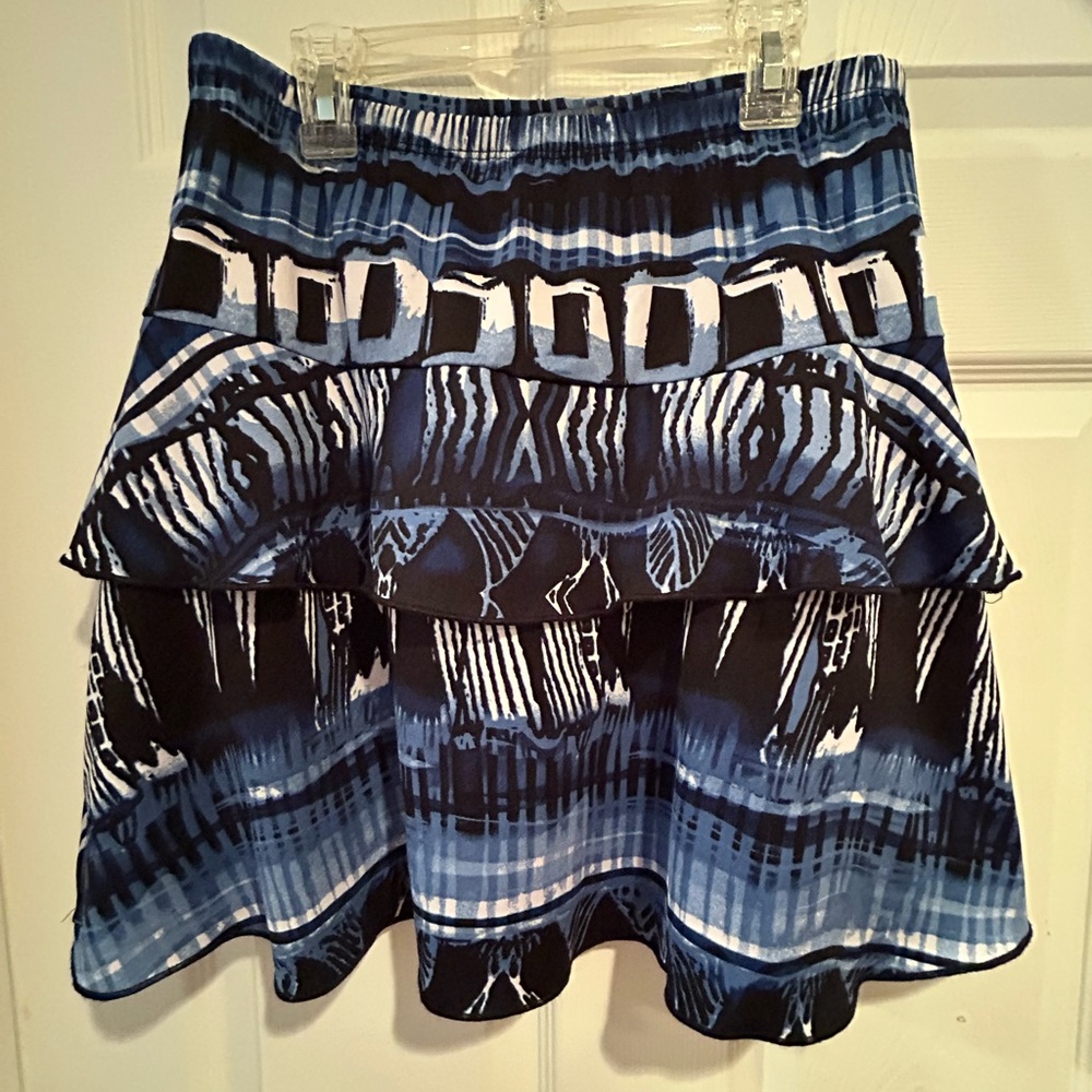 Gitane made in Canada 🇨🇦 skort. Excellent condition. Elastic waist. Approx 13.5”